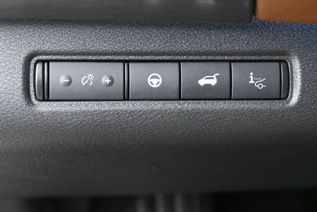 Used 2023 Nissan Pathfinder Platinum AWD/4WD image 6