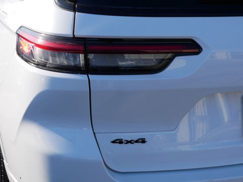 Used 2025 Jeep Grand Cherokee L Summit image 17