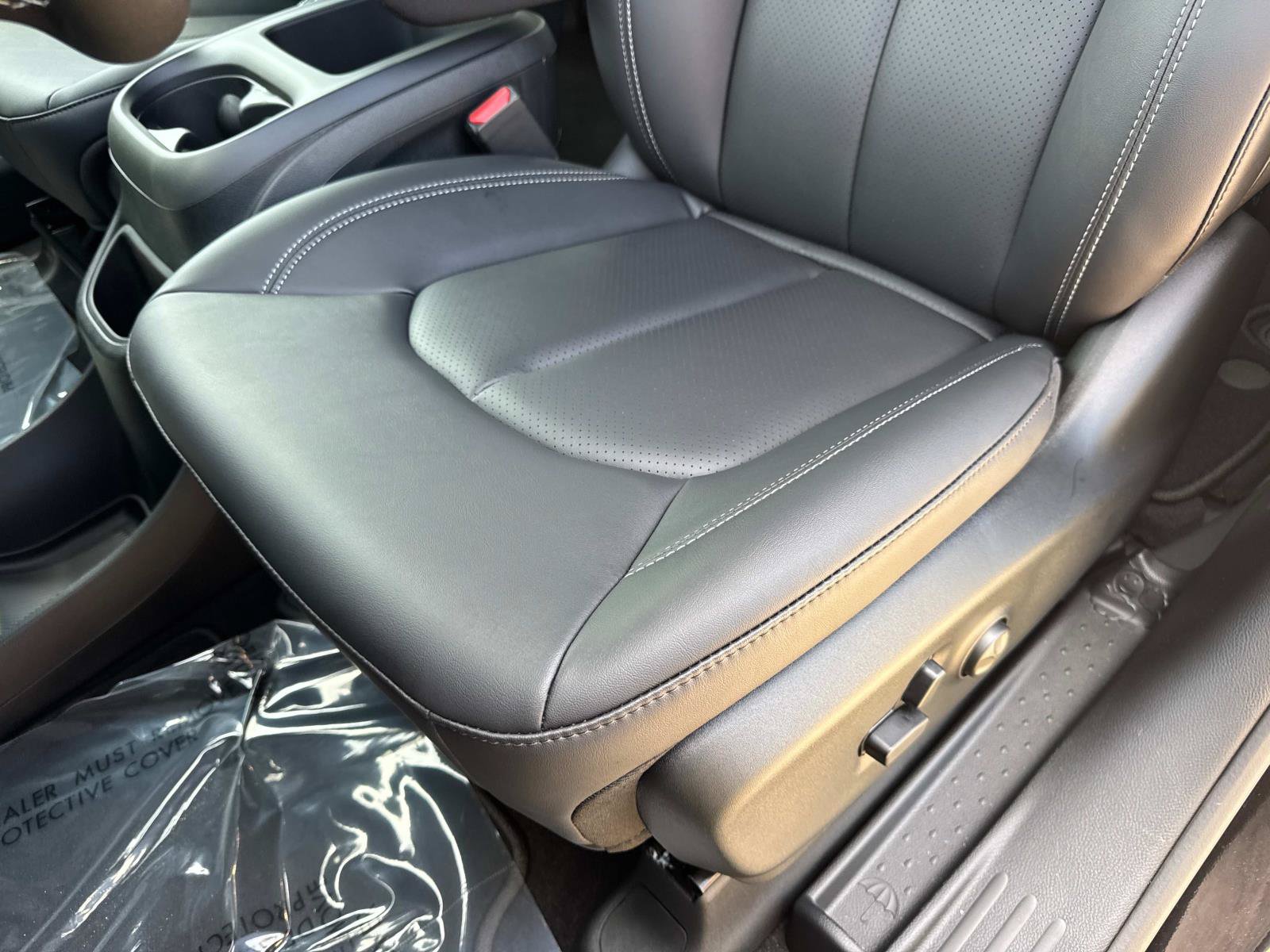 New 2025 Chrysler Pacifica Select FWD image 20