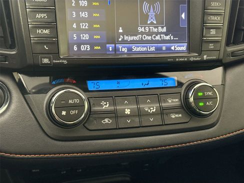 Used 2018 Toyota RAV4 SE image 26