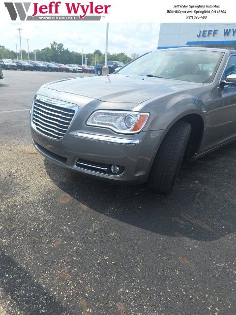Used 2011 Chrysler 300 C RWD image 1