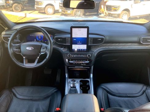 Used 2020 Ford Explorer Platinum w/ Premium Technology Package image 12