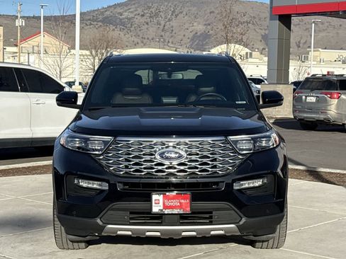 Used 2023 Ford Explorer Platinum w/ Technology Package image 3