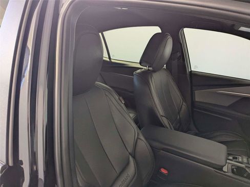 Used 2025 Toyota Camry SE w/ Convenience Package FWD image 33