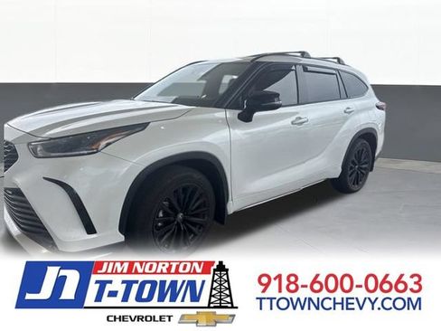 Used 2025 Toyota Highlander XSE AWD/4WD image 1