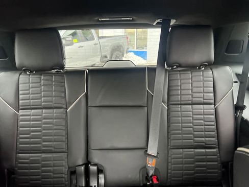 Used 2024 Cadillac Escalade Sport Platinum w/ LPO, ONYX Package image 40