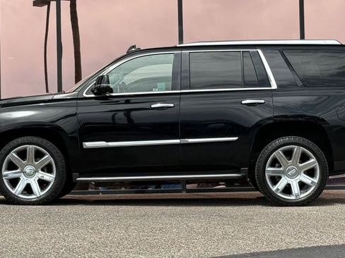 Used 2018 Cadillac Escalade Luxury AWD/4WD image 5