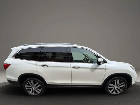 Used 2017 Honda Pilot Touring image 4