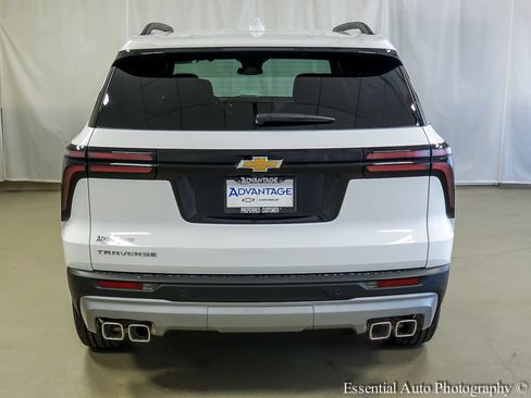 Used 2026 Chevrolet Traverse LT w/ LPO, Floor Liner Package FWD image 6