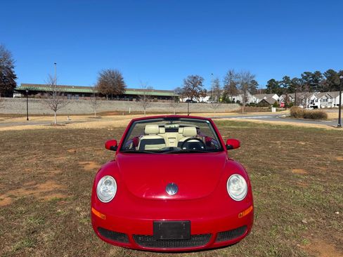 Used 2008 Volkswagen Beetle SE image 2