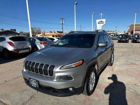 Used 2016 Jeep Cherokee Latitude w/ Cold Weather Group image 3