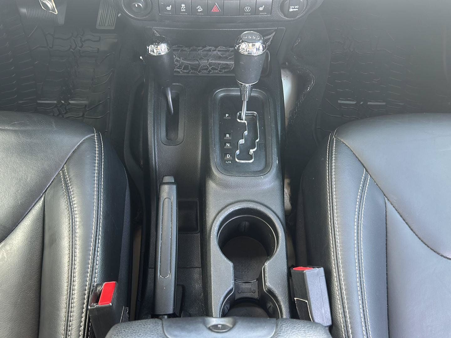 Used 2017 Jeep Wrangler Unlimited Sahara w/ Max Tow Package AWD/4WD image 15