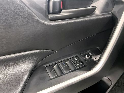 Used 2020 Toyota RAV4 LE AWD/4WD image 42