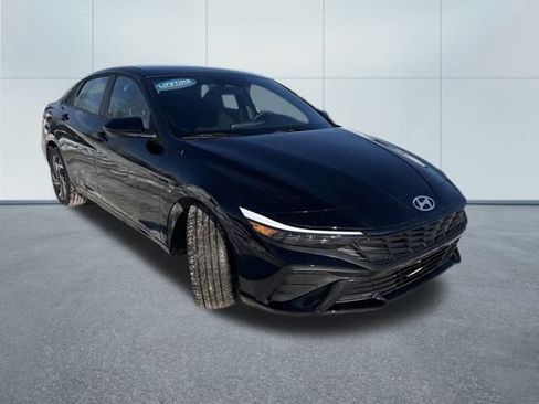 Used 2025 Hyundai Elantra SEL image 5