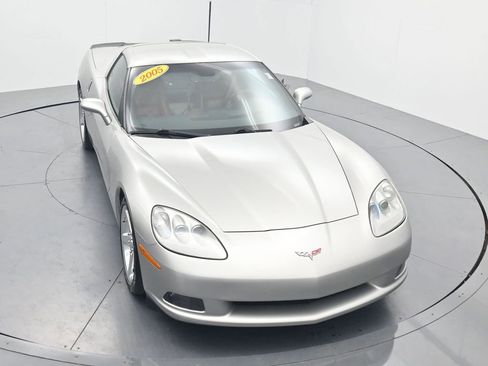 Used 2005 Chevrolet Corvette Coupe w/ Preferred Equipment Group RWD image 40