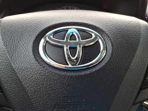 Used 2015 Toyota Camry LE image 13