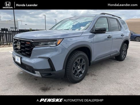 Used 2025 Honda Pilot TrailSport image 1