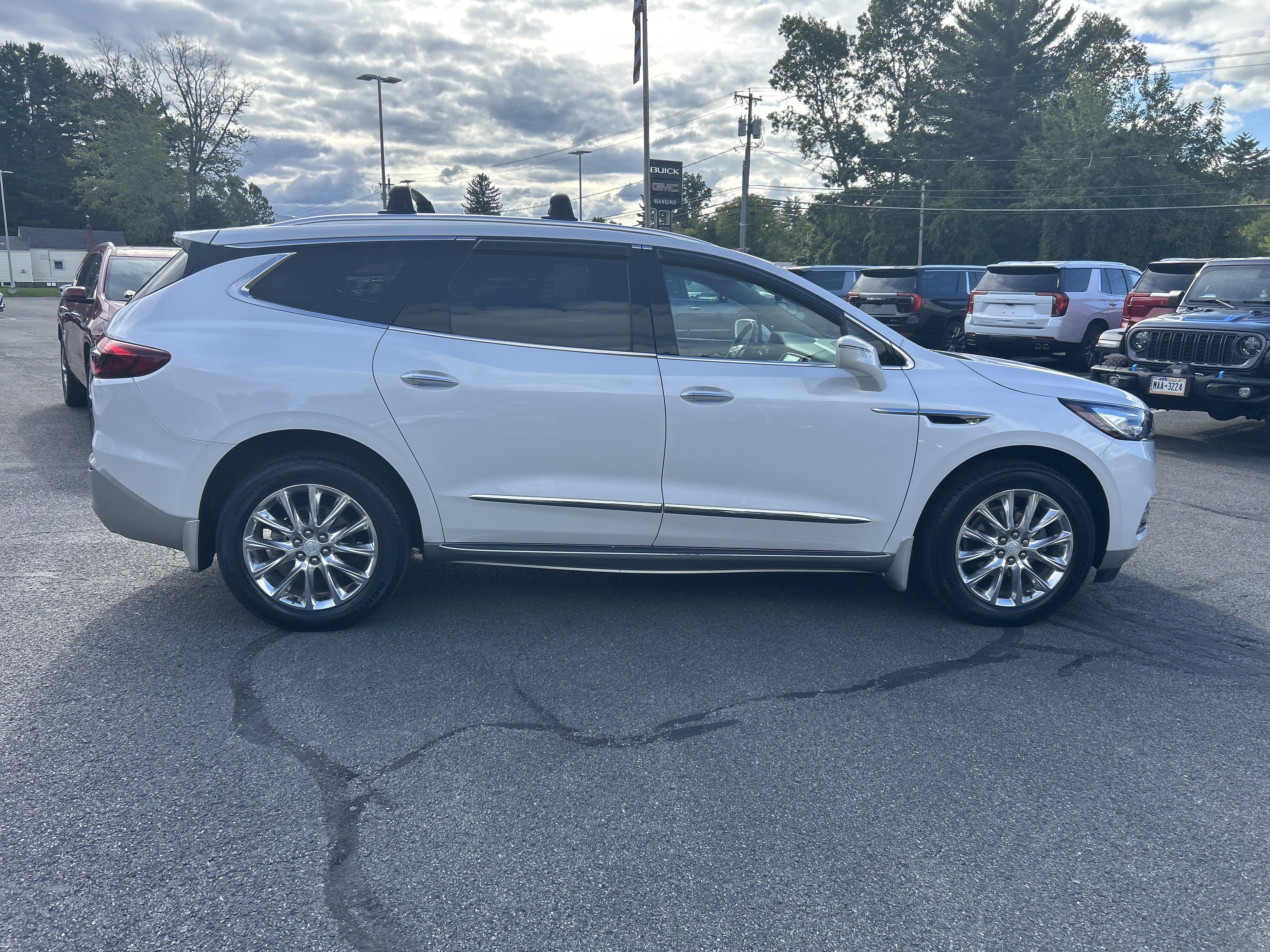 Used 2020 Buick Enclave Premium w/ Sun and Sites Package AWD/4WD image 13