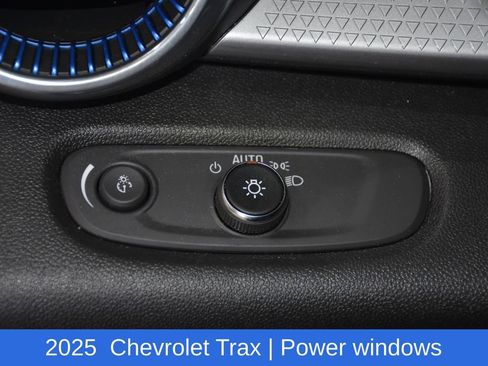 Used 2025 Chevrolet Trax LT image 9