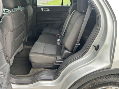Used 2015 Ford Explorer XLT w/ Equipment Group 201A AWD/4WD image 13