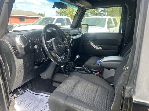 Used 2012 Jeep Wrangler Sahara w/ Connectivity Group AWD/4WD image 6