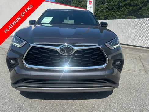 Used 2022 Toyota Highlander Platinum AWD/4WD image 3