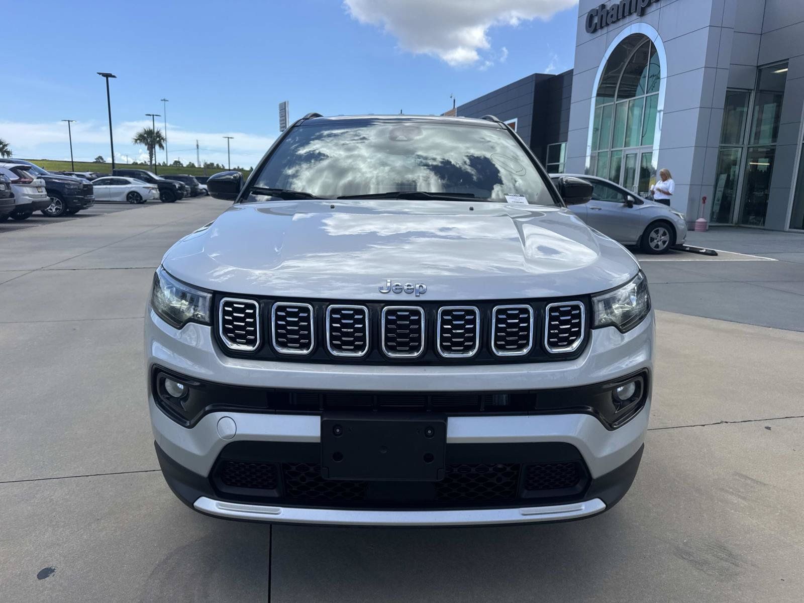 Used 2024 Jeep Compass Limited AWD/4WD image 2
