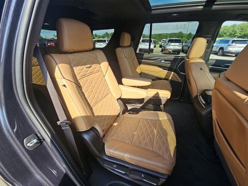 Used 2023 Cadillac Escalade Premium Luxury w/ LPO, Radiant Package image 31