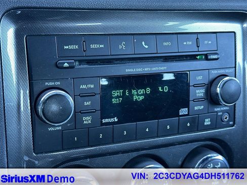 Used 2013 Dodge Challenger SXT image 30