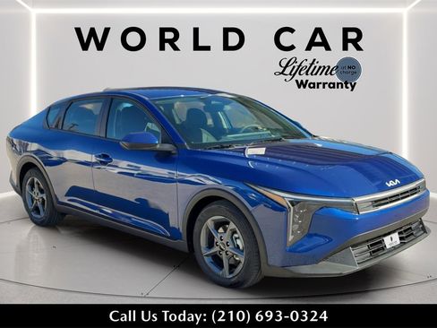 New 2025 Kia K4 LXS image 1