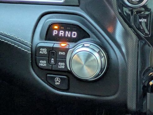 Used 2025 RAM 1500 Limited AWD/4WD image 19