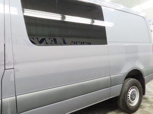 Used 2021 Mercedes-Benz Sprinter 2500 image 34