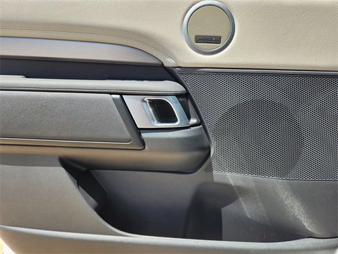Used 2024 Land Rover Discovery Dynamic SE image 21