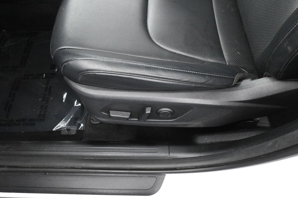 Used 2025 Kia Sportage EX FWD image 16