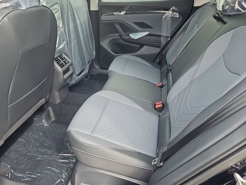 New 2026 Volkswagen Tiguan SE image 19