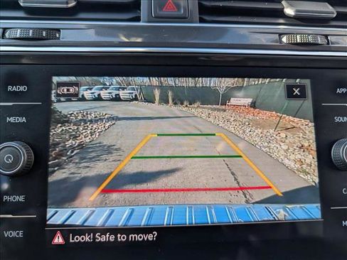 Used 2023 Volkswagen Tiguan SE image 39