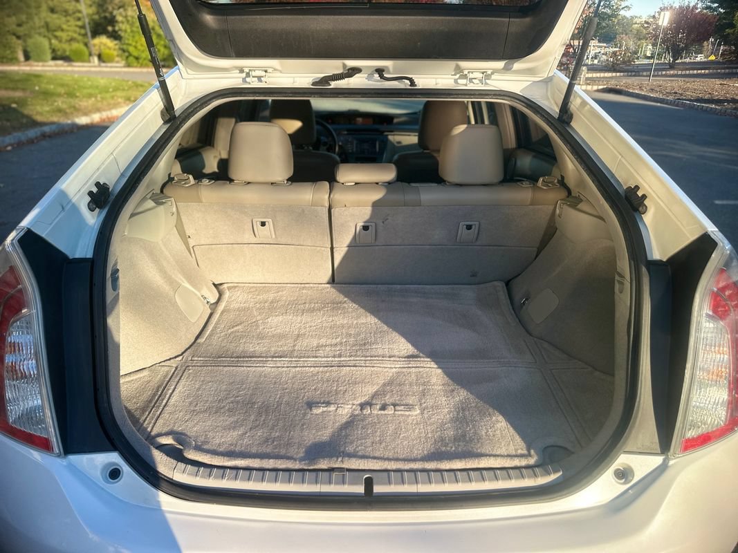 Used 2014 Toyota Prius Five FWD image 26