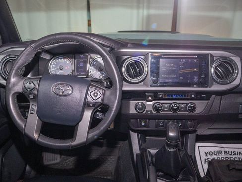 Used 2017 Toyota Tacoma SR5 image 16