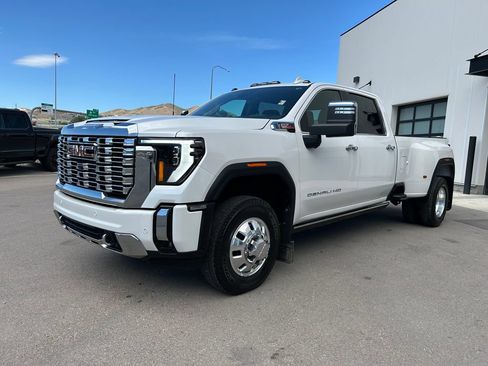 Used 2025 GMC Sierra 3500 Denali w/ Denali Reserve Package AWD/4WD image 2