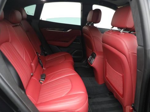 Certified 2023 Maserati Levante GT image 18