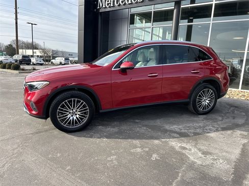 Certified 2025 Mercedes-Benz GLC 300 GLC 300 image 3