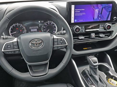 Used 2026 Toyota Highlander XLE AWD/4WD image 17
