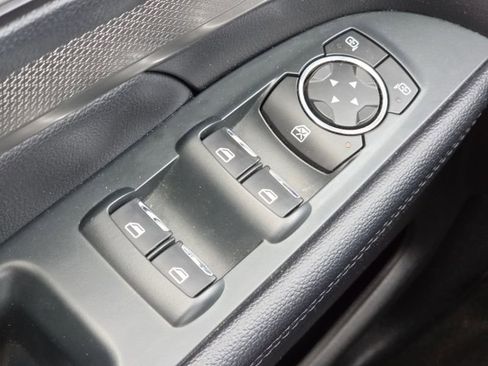 Used 2018 Ford Explorer XLT w/ Equipment Group 201A FWD image 14