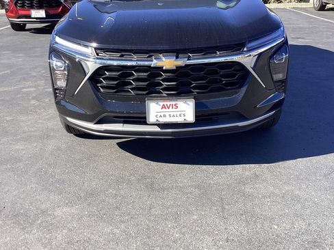 Used 2025 Chevrolet Trax LT w/ LT Convenience Package image 4