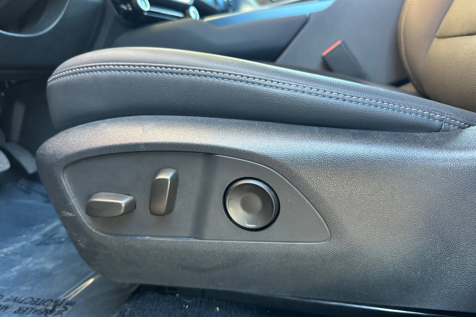 Used 2024 Chevrolet Equinox EV LT FWD image 13