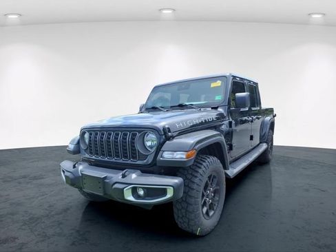 Used 2025 Jeep Gladiator Sport AWD/4WD image 3