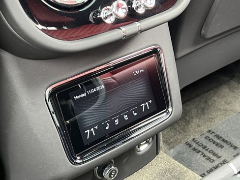 Certified 2022 Bentley Bentayga image 22