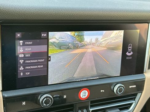 Certified 2025 Porsche Macan AWD/4WD image 22