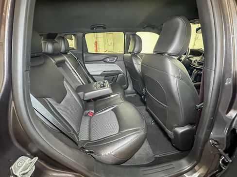 Used 2024 Jeep Compass Latitude image 29