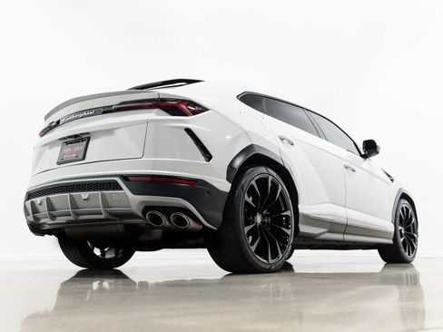 Used 2020 Lamborghini Urus image 2